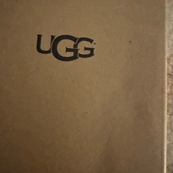 Ugg slippers size 9 - Picture 2 of 8